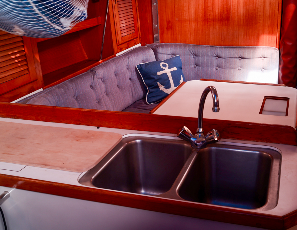 Catalina 36 interior Vberth