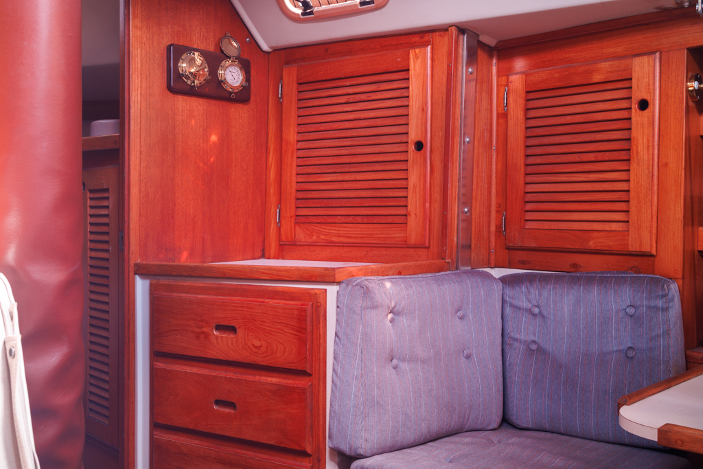 Catalina 36 interior Vberth